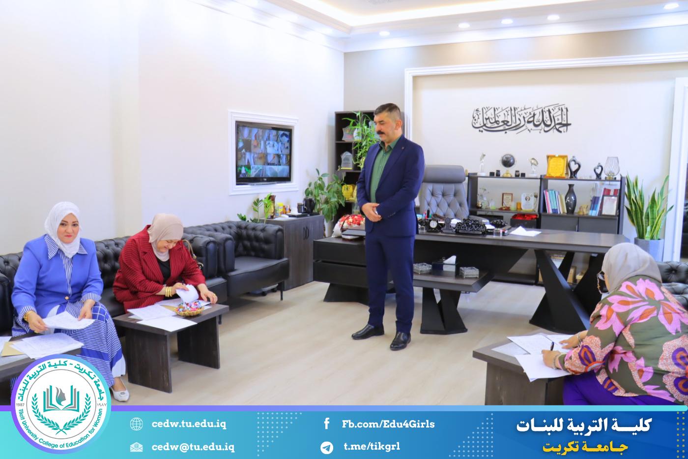 لجنة تدقيق الامتحان التنافسي في كلية التربية للبنات تنجز أعمال مراجعة الدفاتر الامتحانية